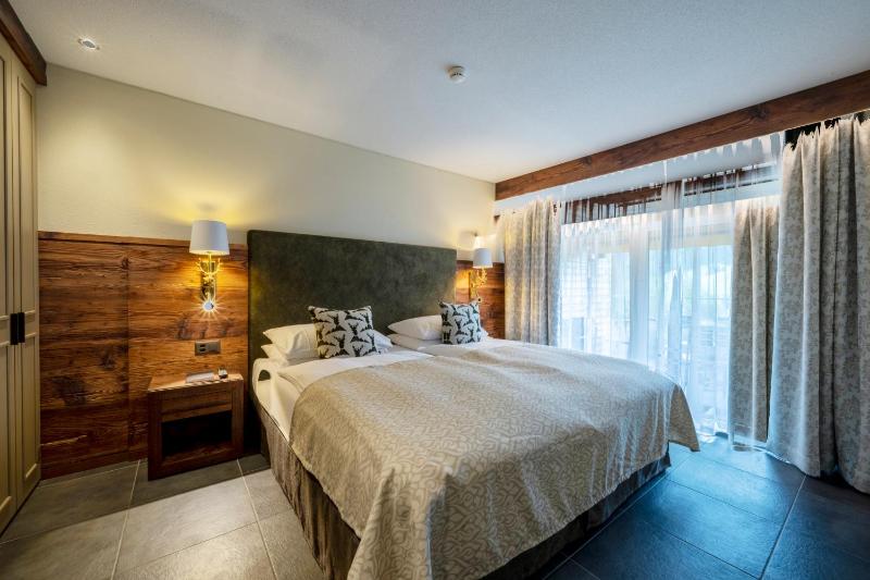 Superior One Bedroom Suite with Eiger view image 1