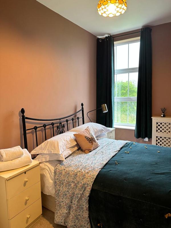 Standard Double Room with Shared Bathroom image 3