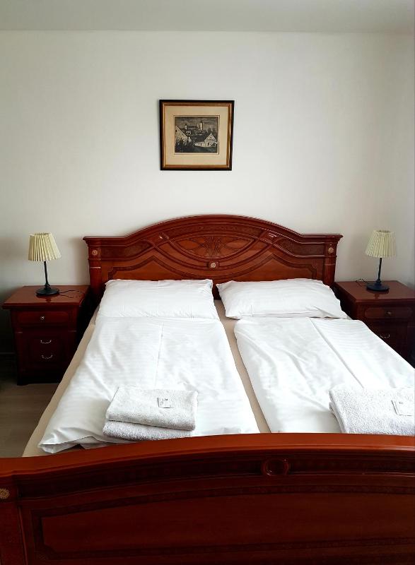 Deluxe Double or Twin Room image 3