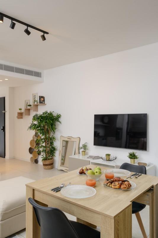 Stylish 2 BR with Balcony in Ben Yehuda by HolyGuest - image 7