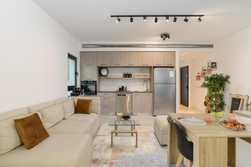 Stylish 2 BR with Balcony in Ben Yehuda by HolyGuest - image 8