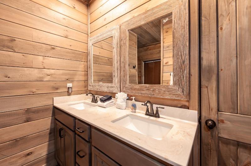 The Gathering Place cabin - image 16