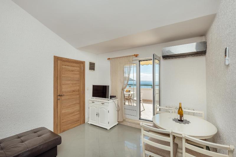 Apartment with Sea View image 3