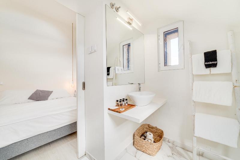 Double or Twin Room image 2