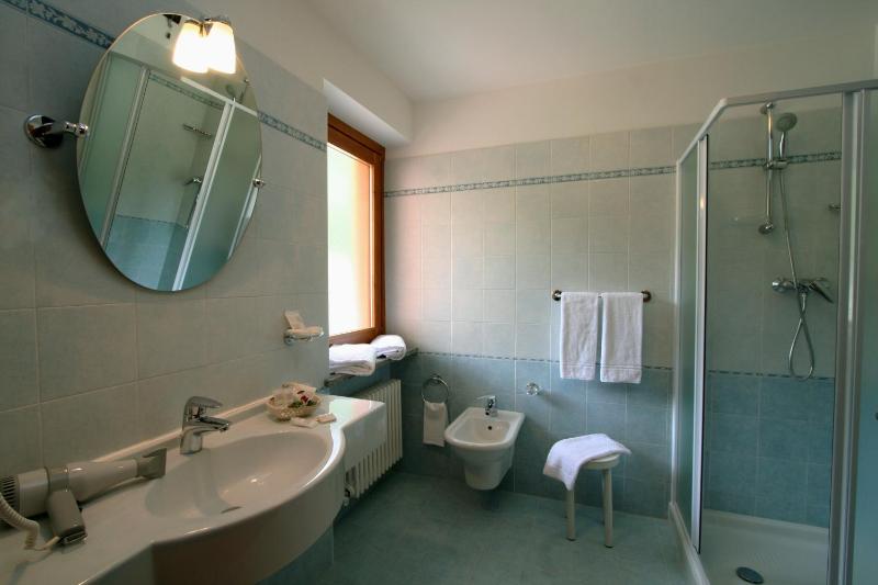 Double Room with Balcony image 2