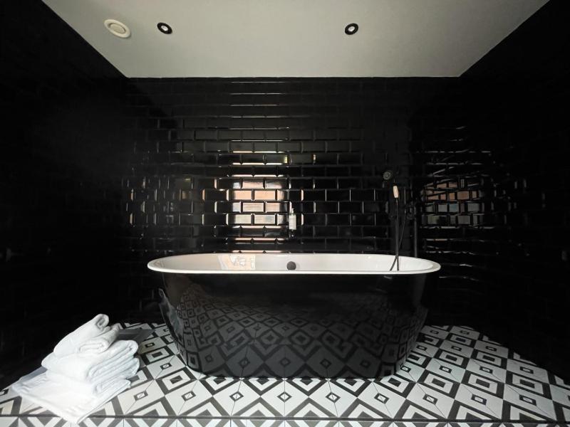 Deluxe Quadruple Room image 4