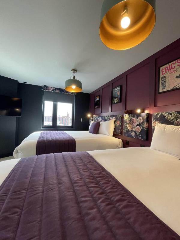 Deluxe Quadruple Room image 3