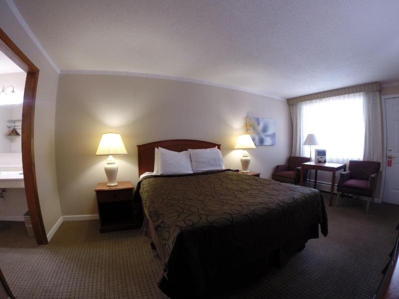 Queen Room image 2