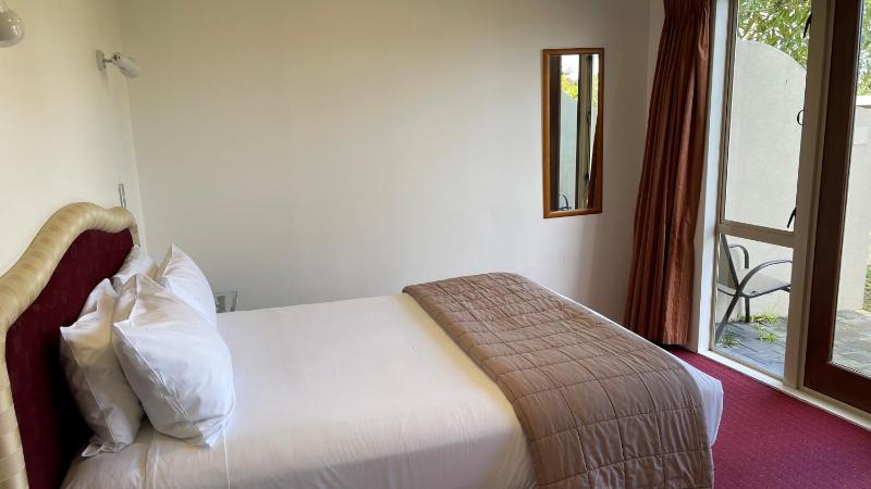 Chantillys Motor Lodge - image 28