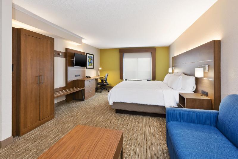King Suite with Sofa Bed - Non-Smoking image 2