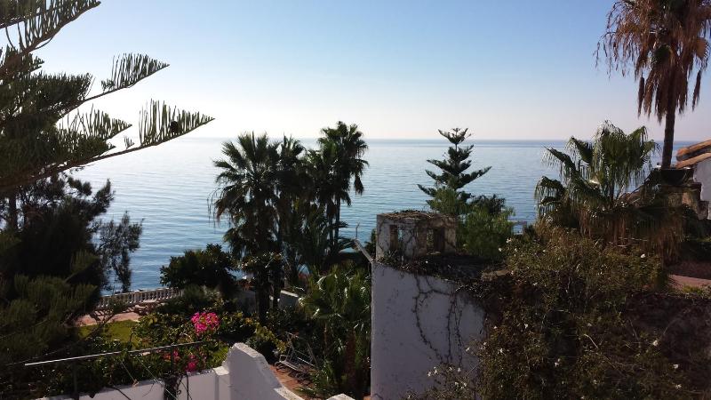 One-Bedroom Apartment with Terrace and Sea View image 3