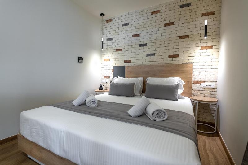 Hotel @Syngrou Fix - image 1