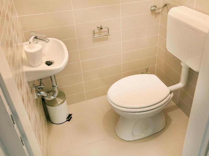 One-Bedroom Apartment image 4