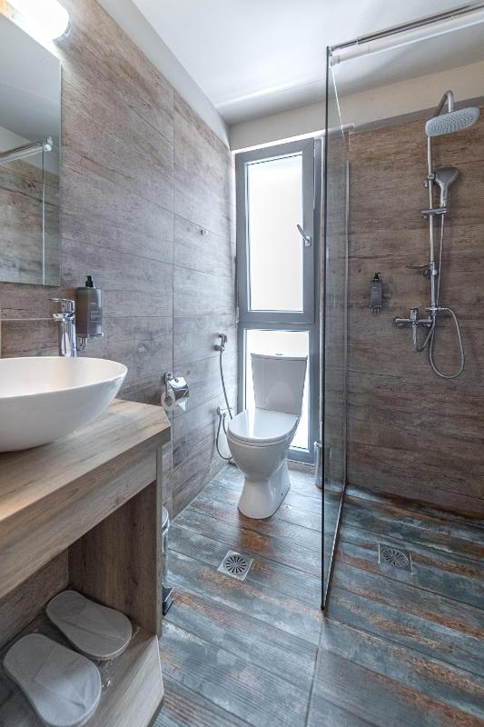 Superior Twin Room with Balcony image 2