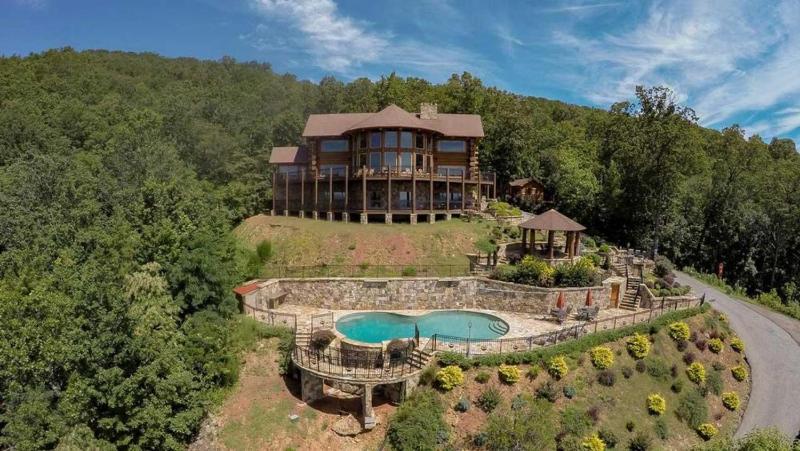 Six-Bedroom Holiday Home image 4