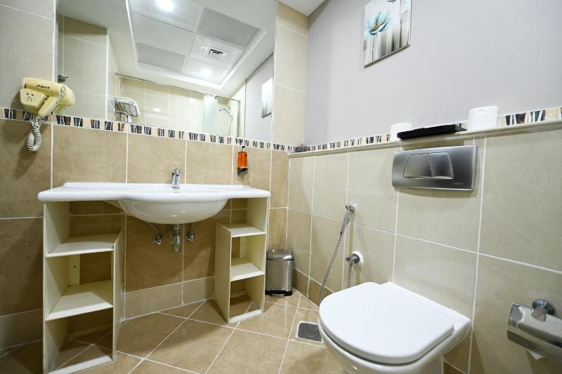 Deluxe Two-Bedroom Apartment (4 Adults) image 3