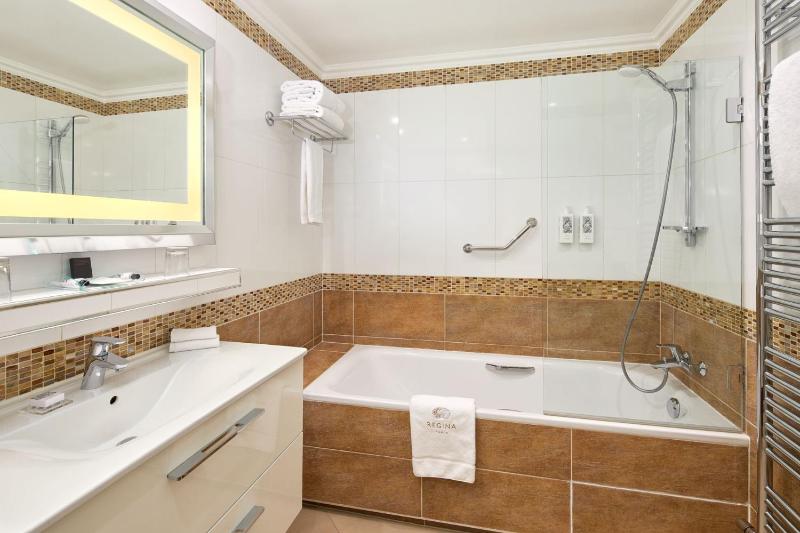 Eiffel Tower Junior Suite image 2