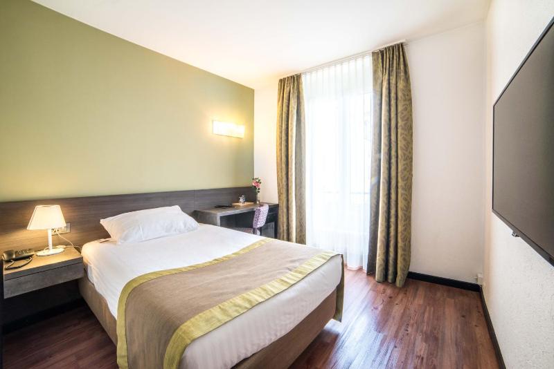 Classic Single Room image 4