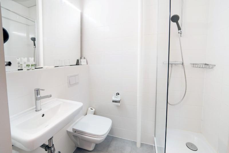 Classic Double Room image 4