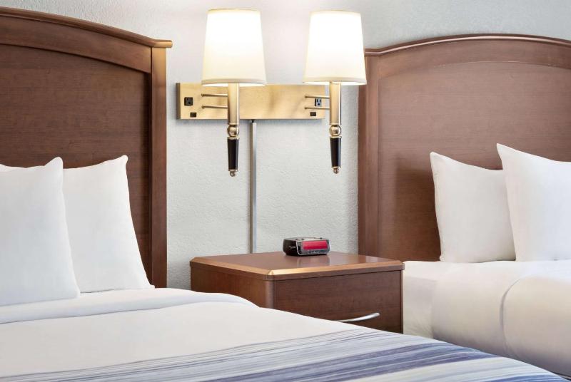 Double Room with Two Double Beds - Mobility Access/Non-Smoking image 1