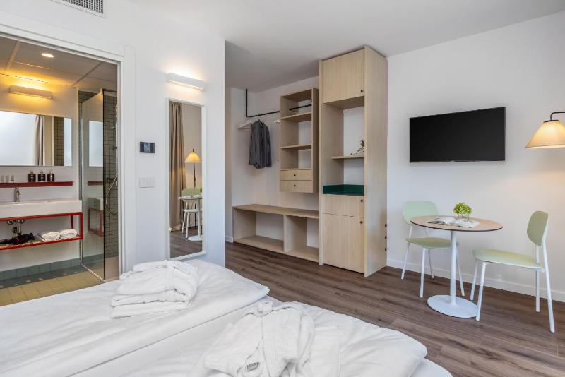 Double Room with Mountain View image 3