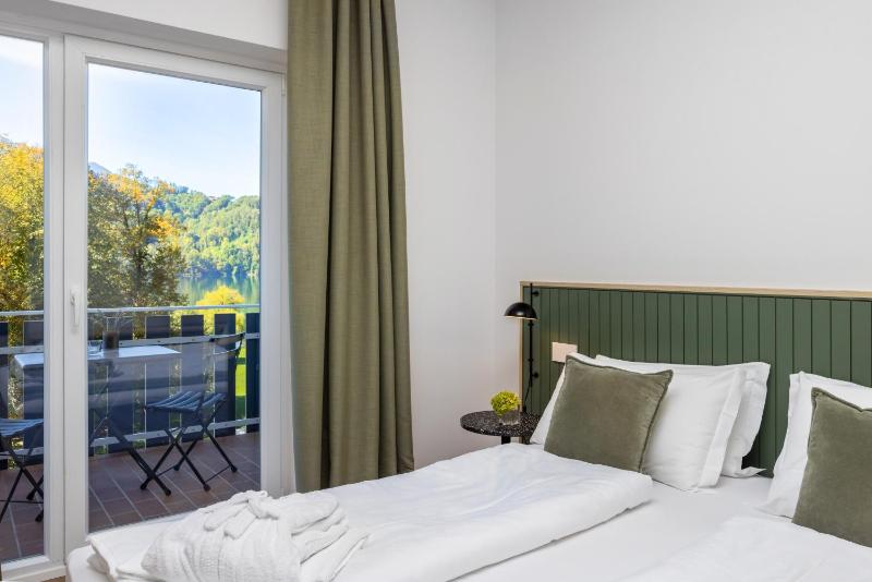 Deluxe Double Room image 1