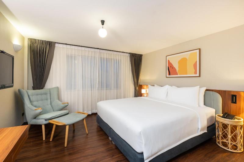 Arck Deluxe Double Room image 3