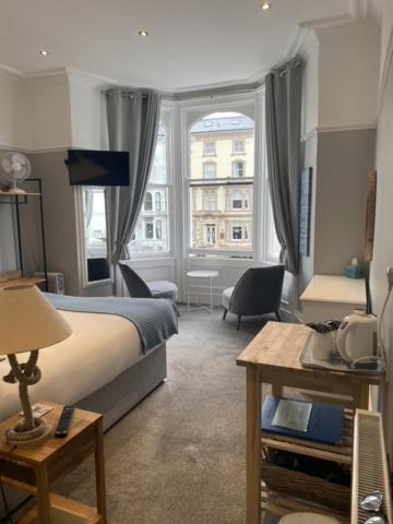 Superior Double or Twin Room with Sea View image 1