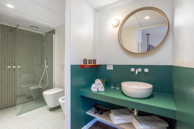 Suite with Hot Tub image 3