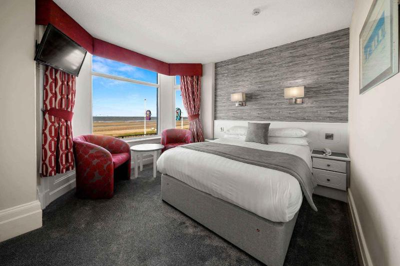Double Room with Sea View image 1