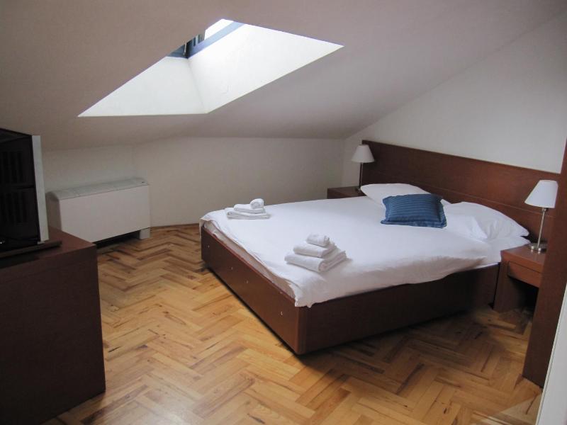Double Room - Attic image 3
