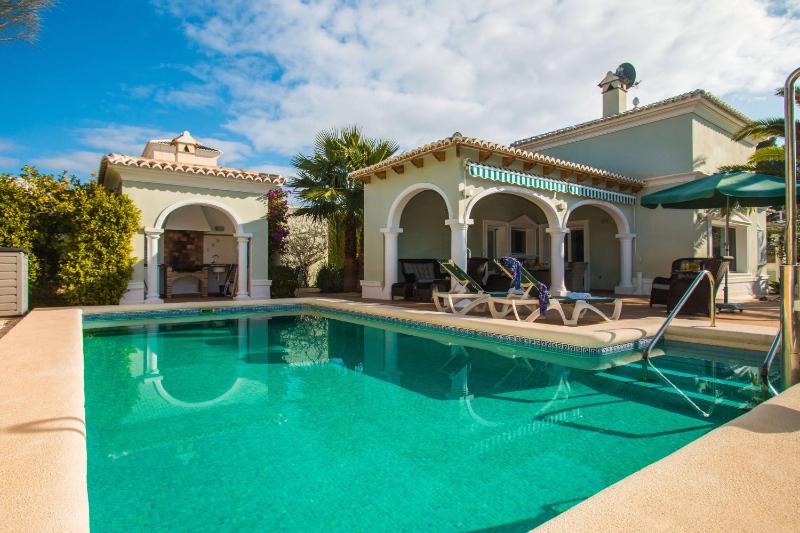 Deluxe Villa image 1