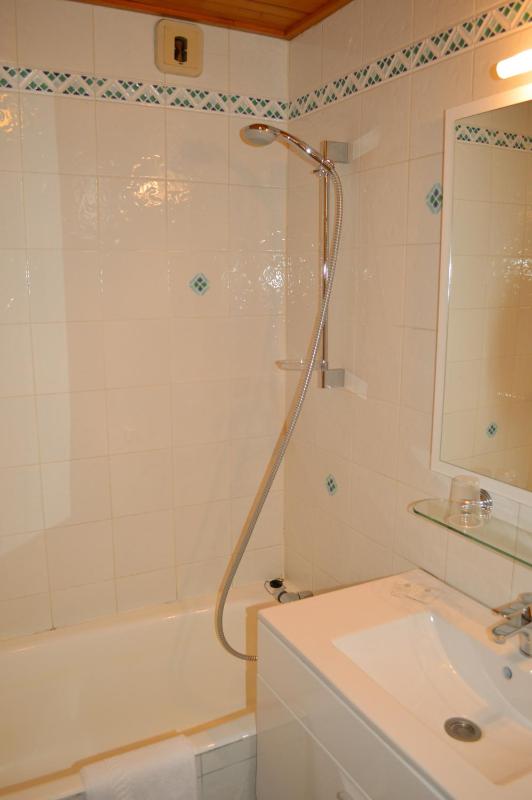 Standard Twin Room First Floor image 3