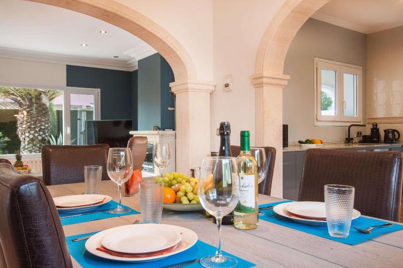 Deluxe Villa image 3