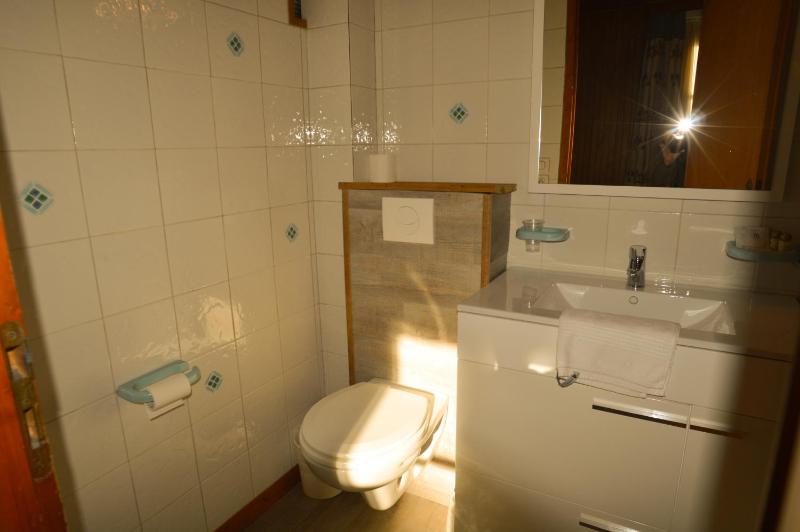 Economy Double Room image 2