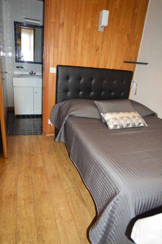 Single Room with Mountain View image 4
