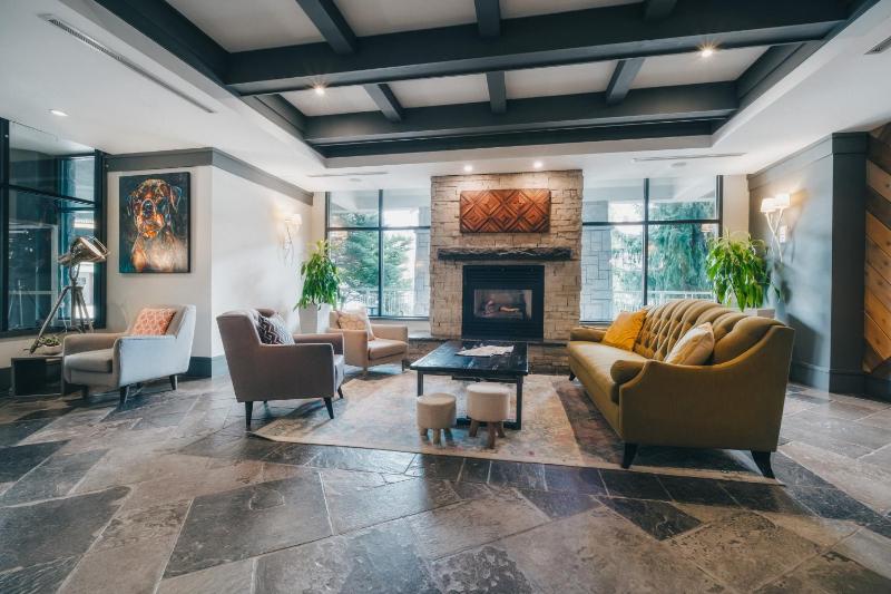 Summit Lodge Boutique Hotel Whistler - image 18