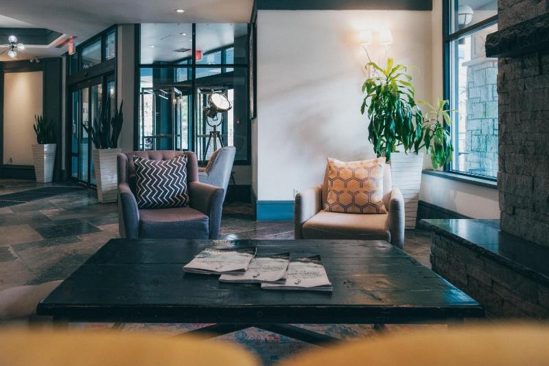 Summit Lodge Boutique Hotel Whistler - image 34