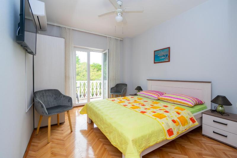 Double Room with Balcony and Sea View image 1