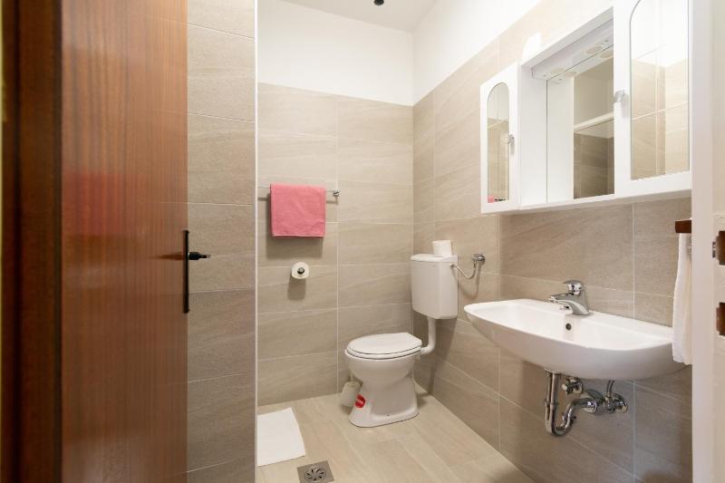 Double Room with Balcony and Sea View image 4