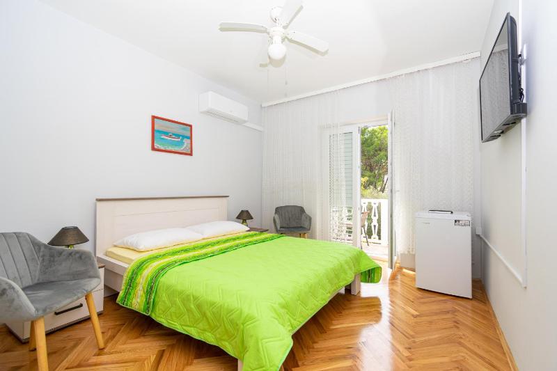 Double Room with Balcony and Sea View image 1