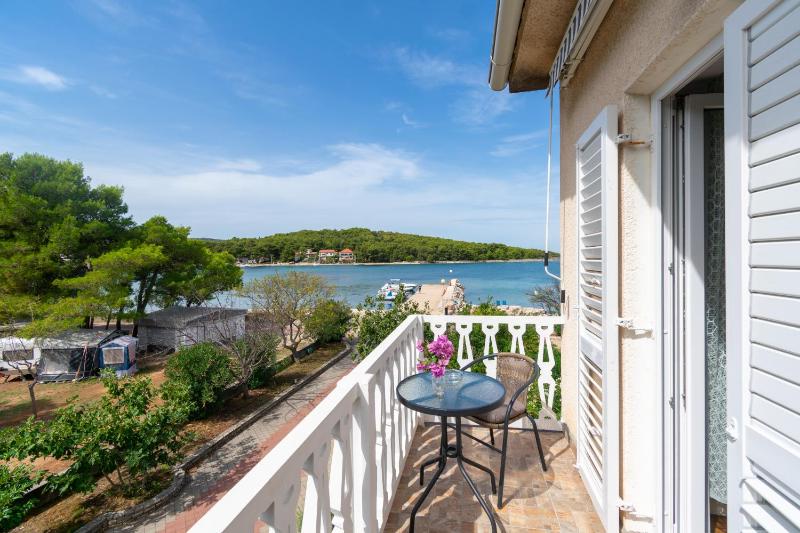 Double Room with Balcony and Sea View image 4