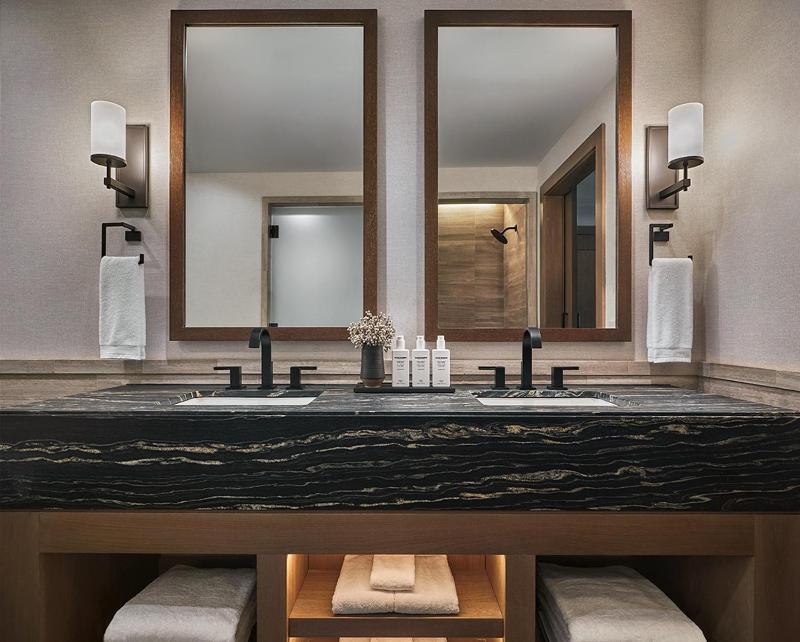 Resort King Room image 3