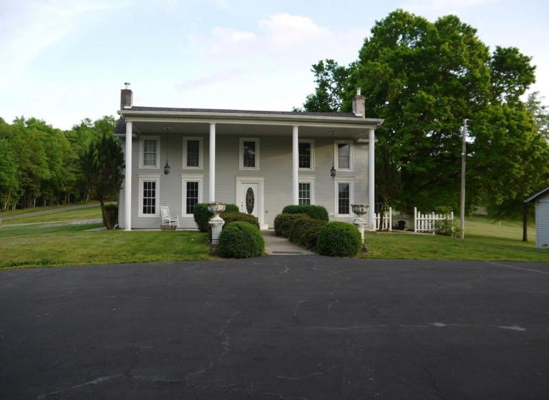 Six-Bedroom House image 4