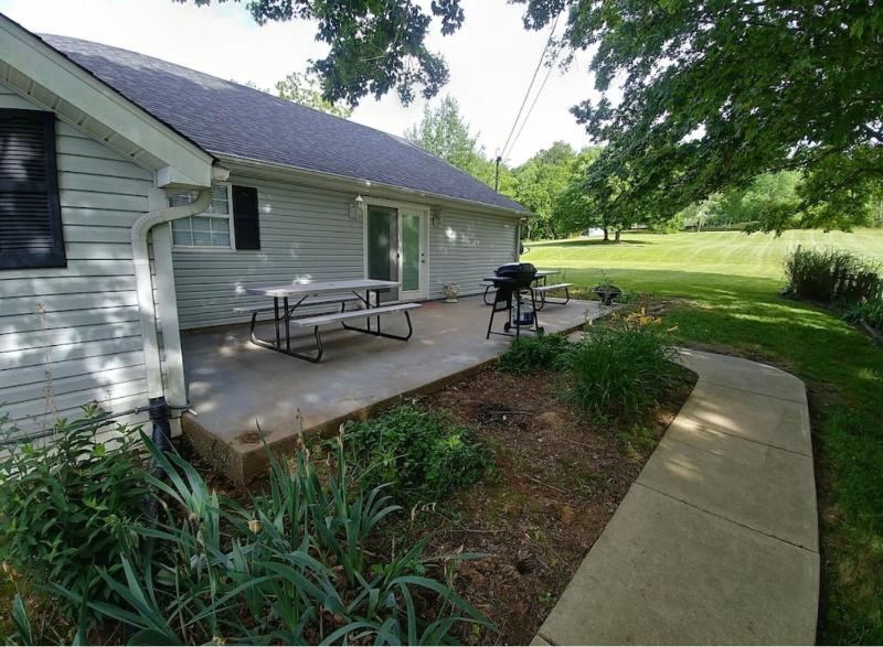 Six-Bedroom House image 2