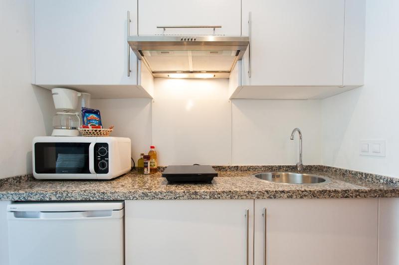 Studio (3 Adults) - Calle Adolfo Rodriguez Jurado 8 - 3th floor image 2