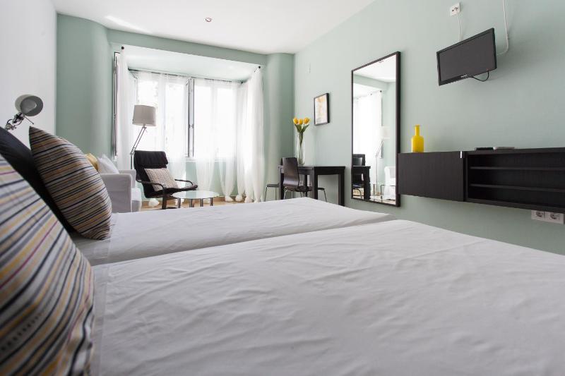 Studio (3 Adults) - Calle Adolfo Rodriguez Jurado 8 - 3th floor image 3