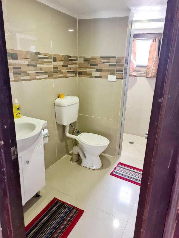 Masters 2 Bedroom Apartment Westfield - image 4