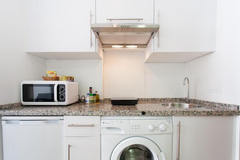 Studio (3 Adults) - Calle Adolfo Rodriguez Jurado 8 - 4th floor image 1