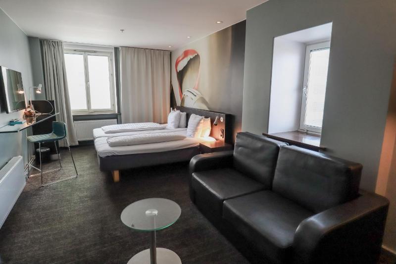 Family Room image 4